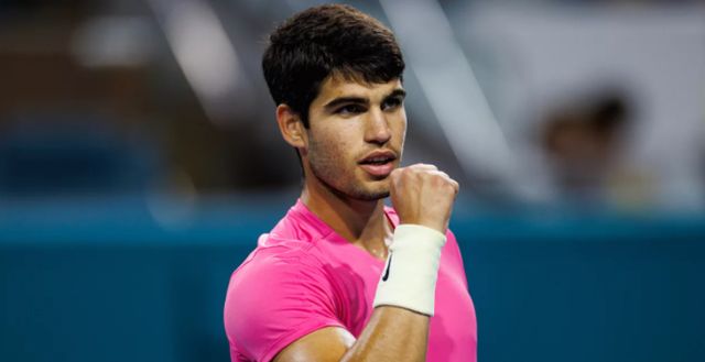 在篮板上有 在篮板上有